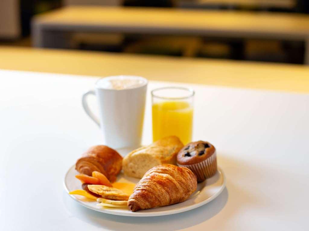 Ibis Budget London Whitechapel - Brick Lane Restaurant photo